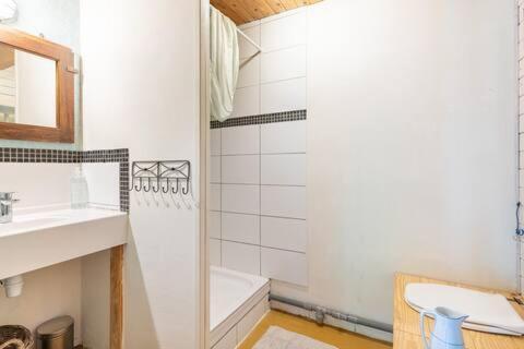 Le Bon Chemin Ateliers Apartment Sainte-Nathalene ภายนอก รูปภาพ